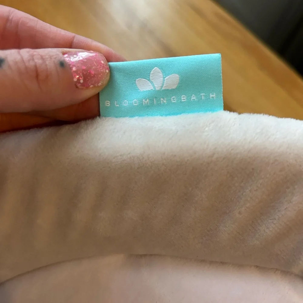 Blooming lotus infant bath seat